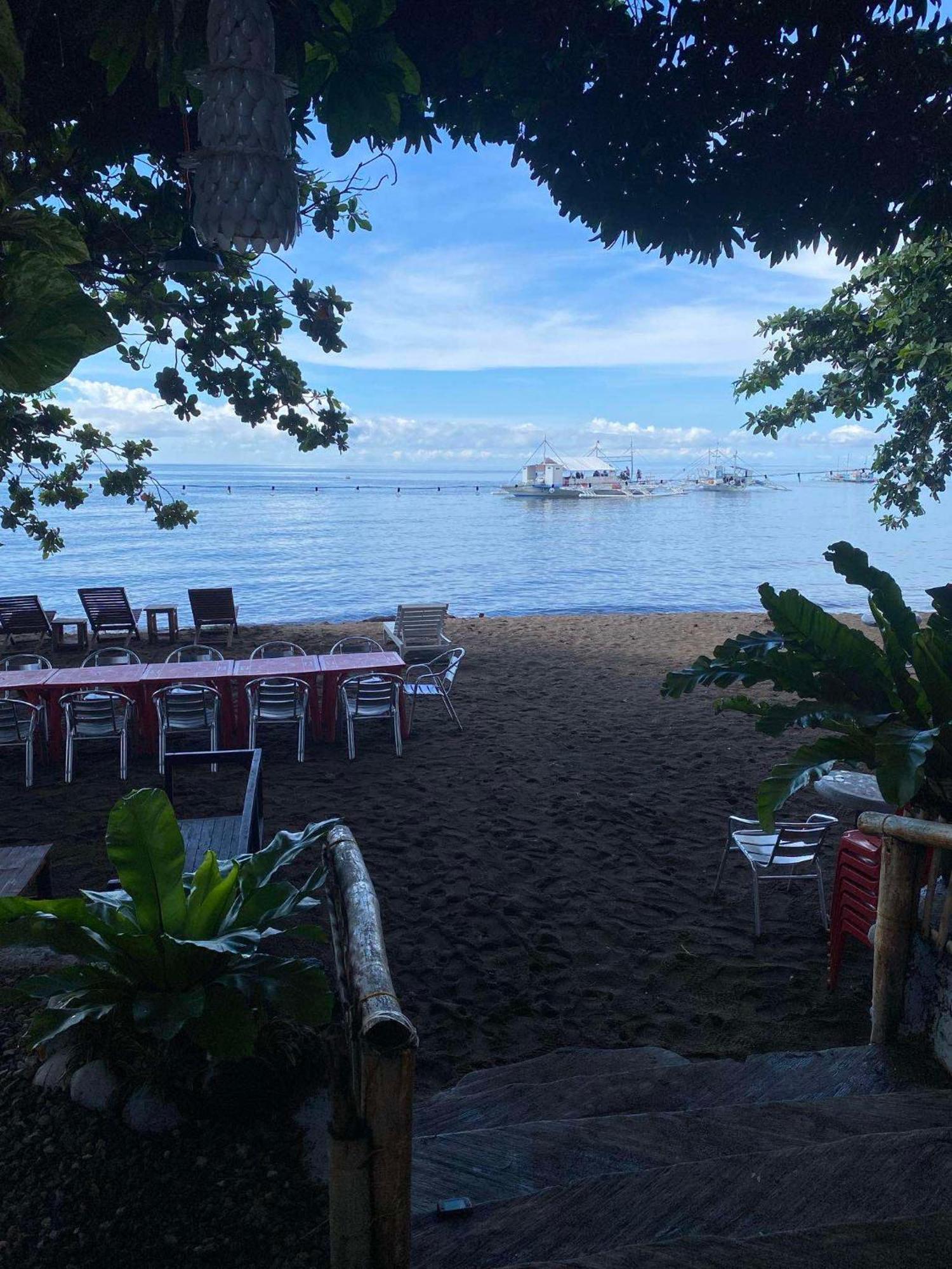 Glamping Dome Dauin Beach Resort Luaran gambar