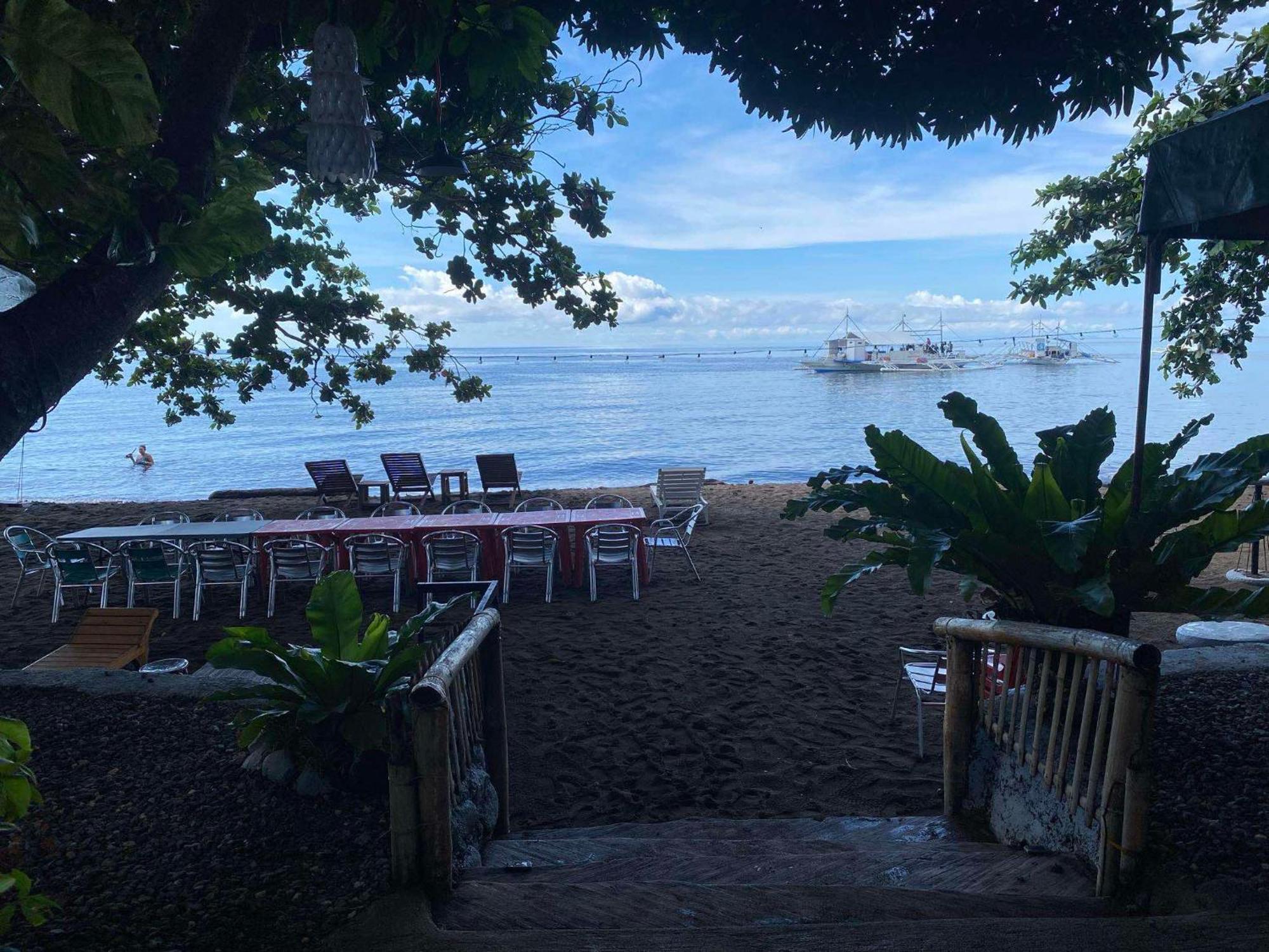 Glamping Dome Dauin Beach Resort Luaran gambar